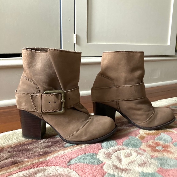 Tan suede pull on booties - Picture 2 of 9
